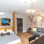 Host Wolczanska Lodz