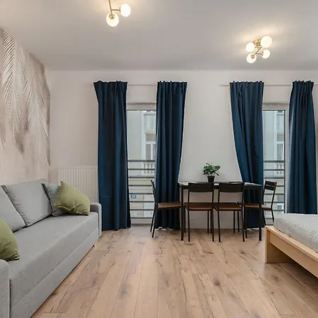 Host Wolczanska Łódź